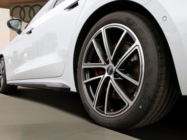 Audi A5 Lim. e-hybrid Q S line 19"|PANO|MATRIX|B&O bild 7