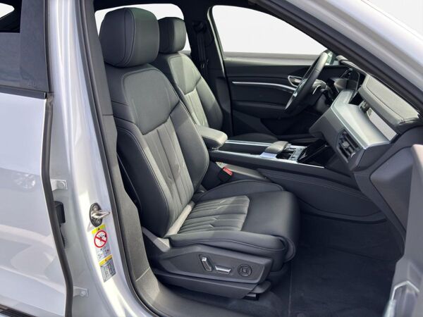 Audi Q8 e-tron Sportback 55 quattro advanced*NAVI-PLUS*MATRIX*HUD*AHK*PANO*OPTIK-PAKET bild 4