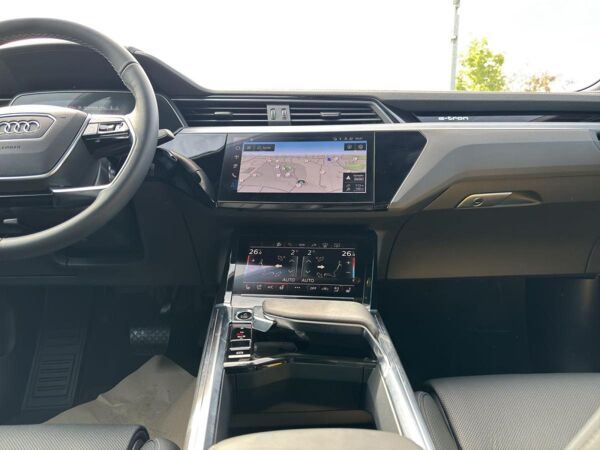 Audi Q8 e-tron Sportback 55 quattro advanced*NAVI-PLUS*MATRIX*HUD*AHK*PANO*OPTIK-PAKET bild 7