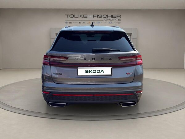 Skoda Kodiaq SOFORT VERFÜGBAR! RS DCC Pano AHK Navi SHZ 360° bild 4