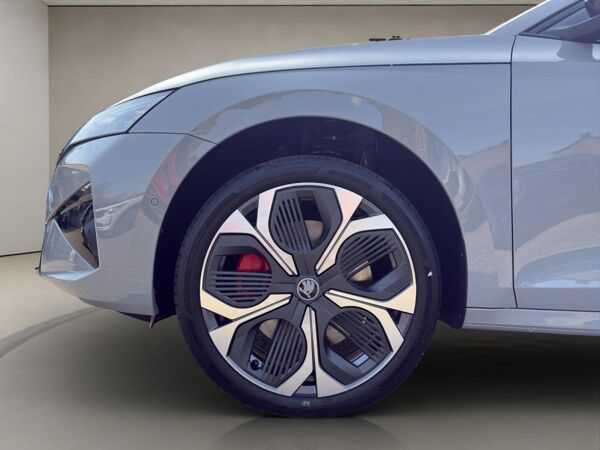 Skoda Octavia SOFORT VERFÜGBAR! Combi RS Pano AHK Navi 360 Massage bild 6