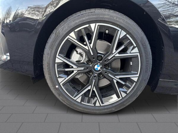BMW 120 i M-Sport Design opt. Versicherung / Navi / LED / Lenkradheizung bild 6