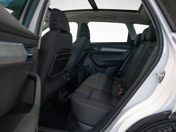 Skoda Karoq Selection 4x4 2.0 TDI DSG *AHK*Kessy*Infotain*Komfort* bild 7