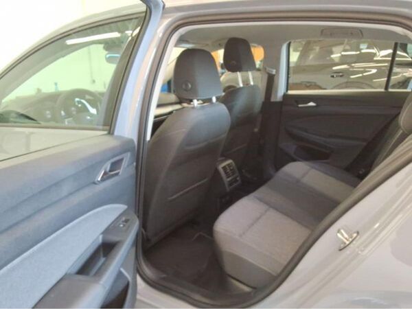 Volkswagen Golf VIII Lim. Life 1.5 eTSI 85kW DSG - LED Rear View SHZ LM MFL GJR PDC CarPlay Digital Cockpit bild 4