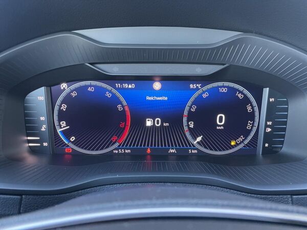 Skoda Karoq Skoda Karoq 1.5 TSI Tour*GEWERBE*SOFORT* l AHK l 2x PDC l SHZ l MATRIX l DAB l KESSY l KLIMA l NAVI bild 4