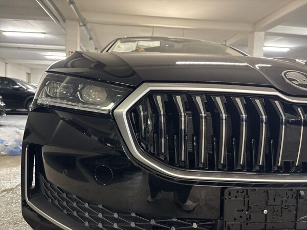 Skoda Superb Combi Selection 2,0 TDI 7-Gang automat. *AHK**Aktionsfahrzeug* bild 6