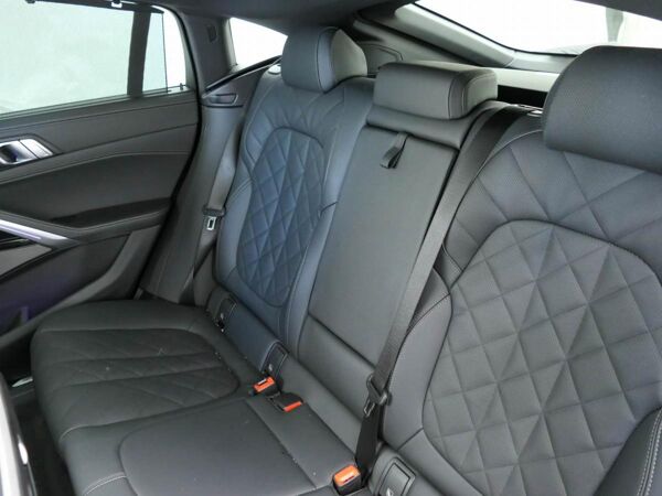 BMW X6 40d xDri., AHK.,  Dri. Ass. Prof.,  Park. Ass. Prof.,  Pano.,  H/K.,  uvm. bild 6