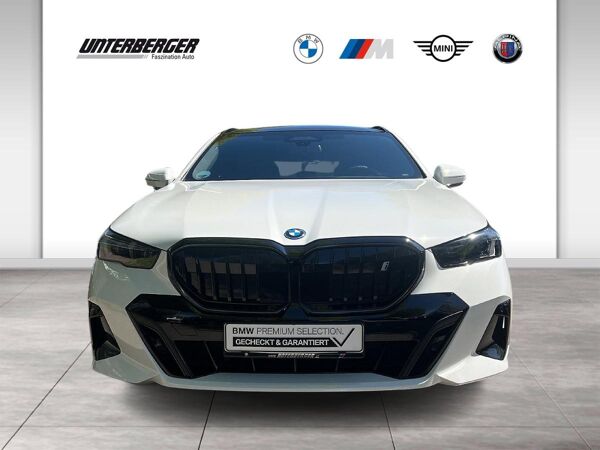 BMW i5 eDrive40 Touring M Sport Pro AHK Pano DA Prof Autobahna bild 2