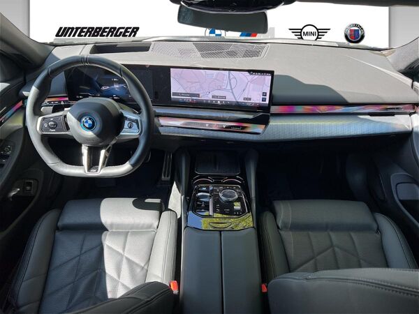 BMW i5 eDrive40 Touring M Sport Pro AHK Pano DA Prof Autobahna bild 7