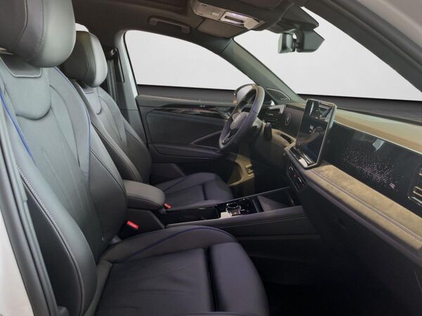 Volkswagen Tiguan R-Line 2.0 TDI 4MOTION DSG BLACKSTYL PANO bild 4