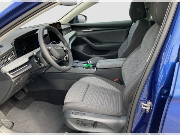 Skoda Superb Combi Selection 2,0 TDI 150 PS DSG // Sofort verfügbar!! bild 2