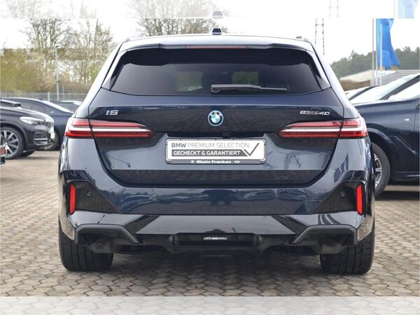 BMW i5 Touring, M Sport, Iconic,  Adaptives Fahrwerk Prof, Bow/Wilk, AHK, Autobahnassist uvw. bild 6