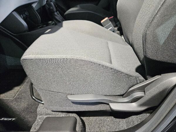Suzuki Swift „Comfort-Ausstattung, CVT-Automatik, sofort verfügbar in 91522 Ansbach. bild 5