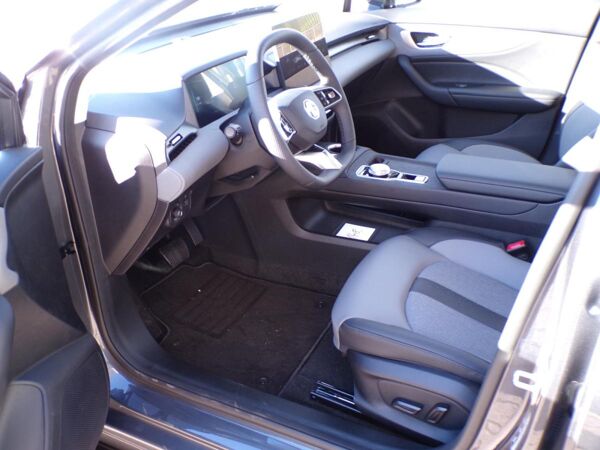 MG MG4 Premium Standard Range 64 kWh Nur Umgebung Cottbus bild 7