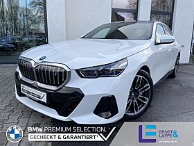 BMW i5 eDrive40 M Sport || AHK 360° B&W Pano BMW i5 eDrive40 M Sport || AHK 360° B&W Pano
