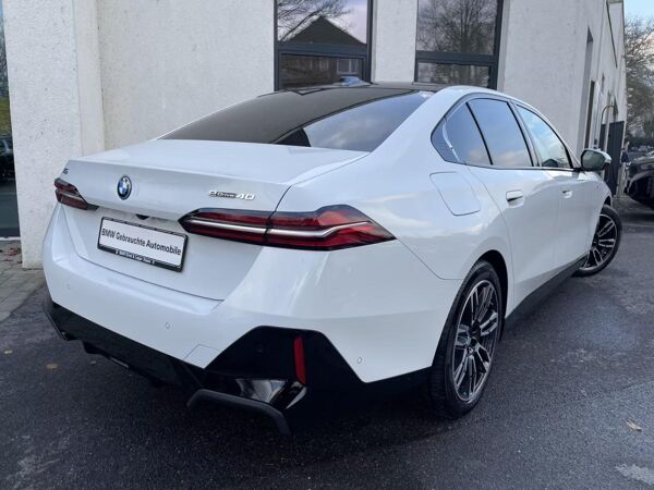 BMW i5 eDrive40 M Sport || AHK 360° B&W Pano bild 2