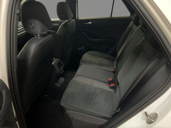 Volkswagen T-Roc 1.5 TSI R-Line DSG AHK Rear View Navi App bild 7