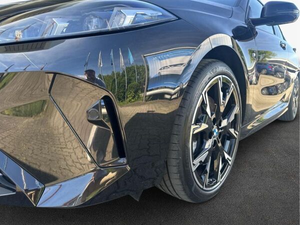 BMW 123 xDrive M Sport *Pano*HiFi*HuD* bild 7