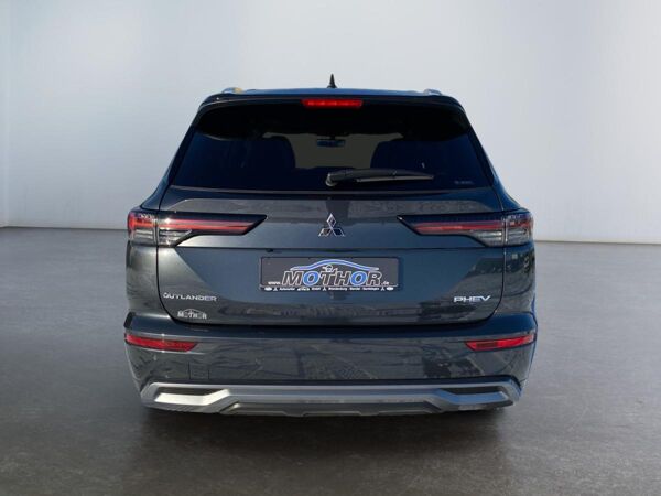 Mitsubishi Outlander Top mit Standheizung und 360-Grad-Kamera bild 4