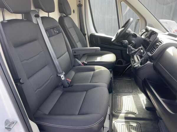 Toyota Proace Max ***Proace Max L2H2 verblecht 4-türig KaWa Meister 35 2.2 Diesel 103kW*** bild 5
