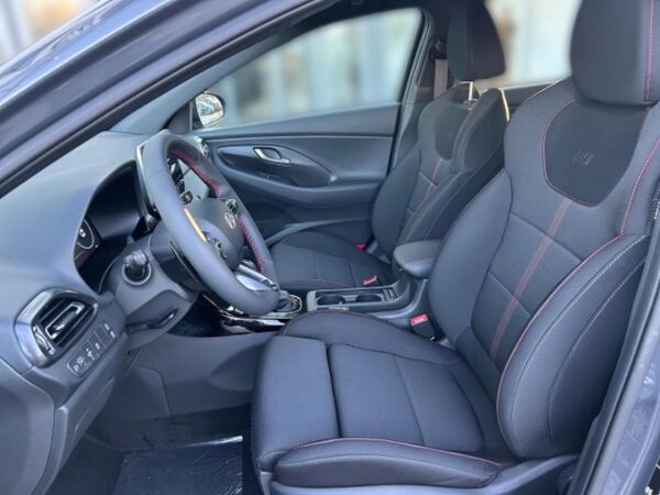 Hyundai i30 Kombi 1.6 T-DGI N-Line Autom. Sportpaket Navi Digitales Cockpit LED bild 7
