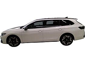 Volkswagen Passat Variant R-Line 1.5 TSI eHybrid 130kW DSG - Matrix-LED IQ.Drive Pano AHK HUD Area View Navi SHZ PDC