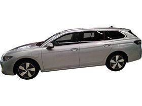 Volkswagen Passat Variant Elegance 1.5 TSI eHybrid 130kW DSG - Matrix-LED IQ.Drive Pano AHK HUD Area View Navi SHZ PDC