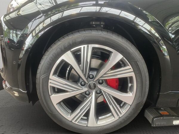 Audi Q6 e-tron *Luftfederfahrwerk*B&O* Pano* 2 Jahre Anschlussgarantie*AHK* Head-UP* bild 3