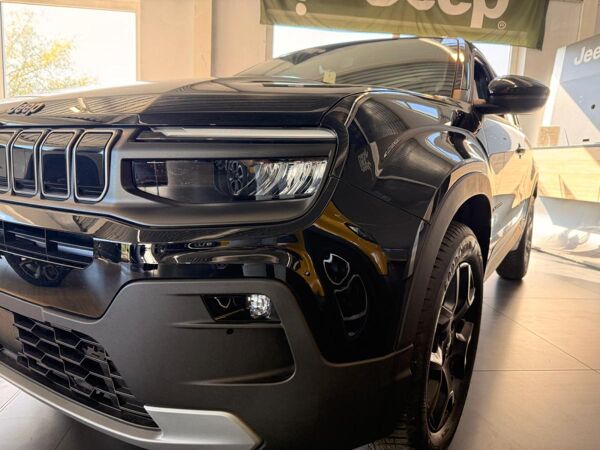 Jeep Avenger 1.2l DCT Black Edition E-Hybrid bild 3