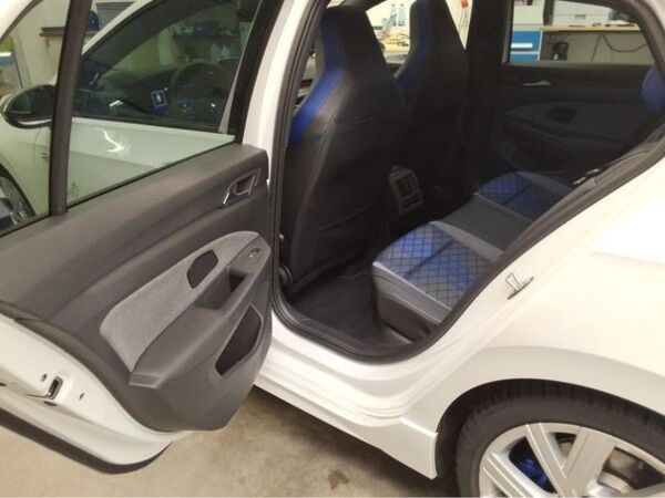 Volkswagen Golf VIII R 2.0 TSI DSG 4Motion DAB+ IQLight LED-Matrix Navi Pano R-Performance-Abgasanlage Harman-Kardon bild 6