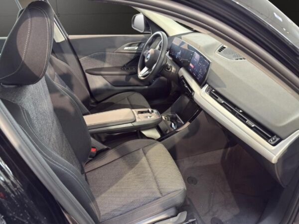 BMW iX1 eDrive 20 17" Navi LED SHZ Alarm PDC mit Kamera -AKTION BIS 30.06.2026!!! bild 6