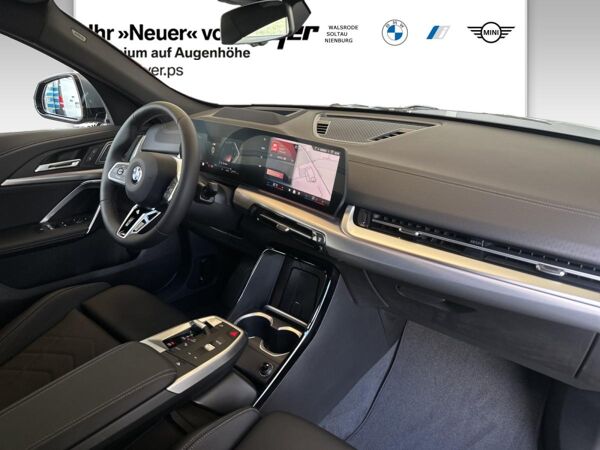 BMW X2 xDrive20d M Sportpaket Pro AHK Pano HUD Iconic Glow bild 4