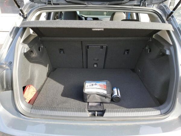 Volkswagen Golf VIII 2.0TDI DSG Active P-DACH NAVI KAMERA bild 6