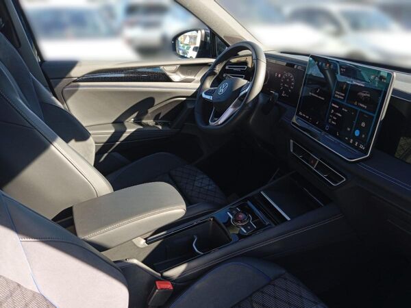 Volkswagen Tiguan 2.0 TDI DSG R-LINE 4M AHK STANDHEIZUNG WINTERRÄDER GARANTIE bild 6