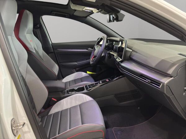 Volkswagen Golf VIII GTI (WR/Panorama/BlackStyle) 2.0 l TSI 7-Gang- DSG bild 6