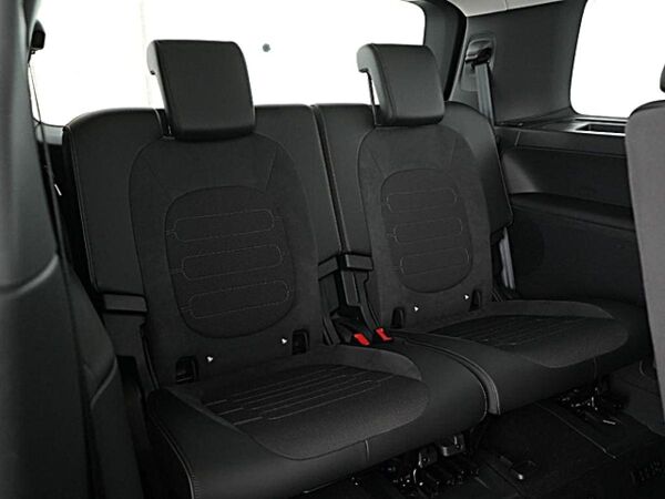 Volkswagen ID.Buzz Pro LR 7Sitze TravelAssist AreaView AHK Winterräder Anschlussgarantie bild 7