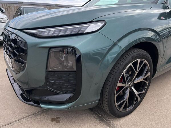 Audi Q3 TFSI S tronic S line AHK Matrix OLED Pano bild 7