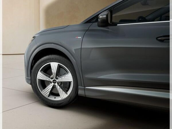 Audi Q4 e-tron SUV performance 210kW *S LINE *NAVI*LED* bild 7
