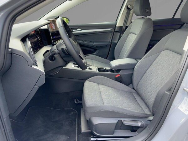 Volkswagen Golf VIII Life 1.5 TSI DSG LED PANO HARMAN TRAVEL bild 7