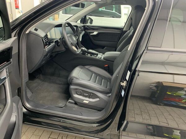Volkswagen Touareg 3.0 TDI 170kW 4Motion -  LED AHK ACC SHZ DAB+ Navi Rear View LM CarPlay GJR bild 4