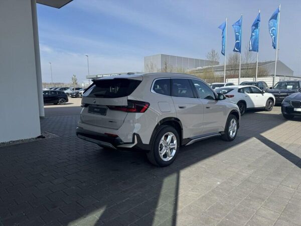 BMW X1 sDrive20i *Lageraktion* 22% * ACC * Pano * AHK * H&K * Lenkradheiz* bild 3