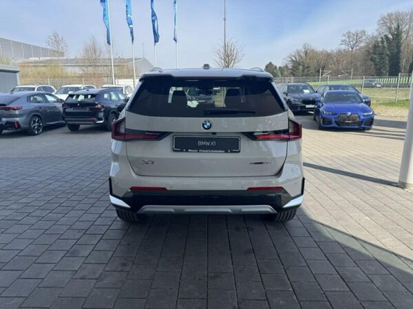 BMW X1 sDrive20i *Lageraktion* 22% * ACC * Pano * AHK * H&K * Lenkradheiz* bild 4
