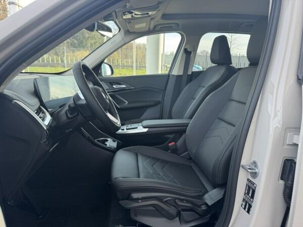 BMW X1 sDrive20i *Lageraktion* 22% * ACC * Pano * AHK * H&K * Lenkradheiz* bild 6