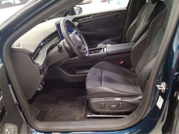 Volkswagen ID.7 Tourer Pro S 86 kWh /AHK /BLACK STYLE bild 2