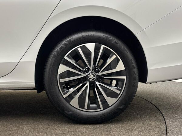 Skoda Superb Combi Selection 2.0 TDI 150PS DSG *SOFORT VERFÜGBAR* bild 3