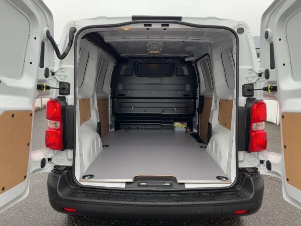 Toyota Proace ***Proace L1 verblecht 4-türig Electric Meister LED 75 kWh Vollelektrisch 100 kW*** bild 3