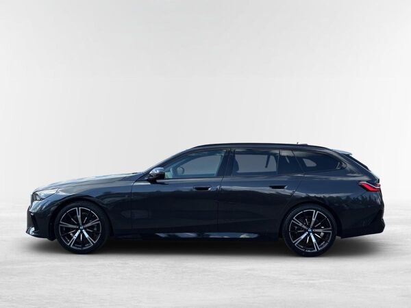 BMW 520 d xDrive Touring M Sport STANDHEIZUNG,AHK,ACC,SITZLÜFTUNG,H/K SOUND,EL. SITZE,360 GRAD KAMERA bild 5