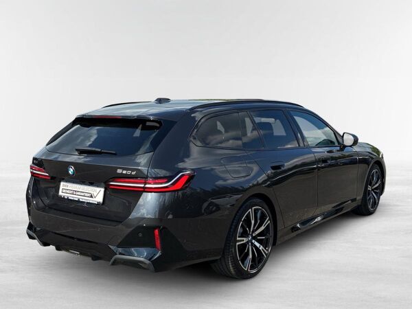 BMW 520 d xDrive Touring M Sport STANDHEIZUNG,AHK,ACC,SITZLÜFTUNG,H/K SOUND,EL. SITZE,360 GRAD KAMERA bild 2