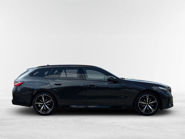 BMW 520 d xDrive Touring M Sport STANDHEIZUNG,AHK,ACC,SITZLÜFTUNG,H/K SOUND,EL. SITZE,360 GRAD KAMERA bild 6