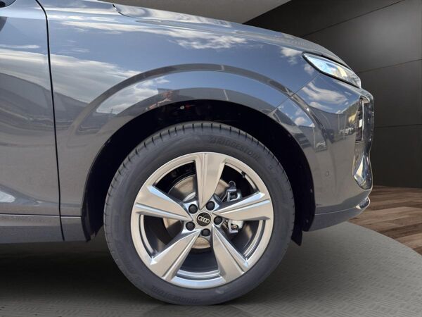 Audi Q3 SUV TFSI 110 kW S tronic / TECH PLUS / NAVI / AHK / RÜCKFAHRKAMERA / ACC / LED PLUS / SPORTSITZE bild 6